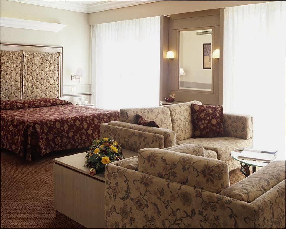 Holiday Suites Atina Dış mekan fotoğraf